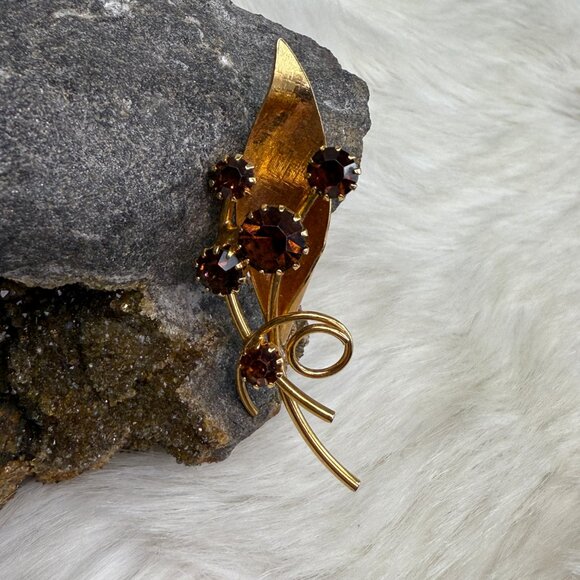 Vintage Gold Tone Leaf w/ Topaz Rhinestone Brooch  Prong Set - Picture 6 of 6